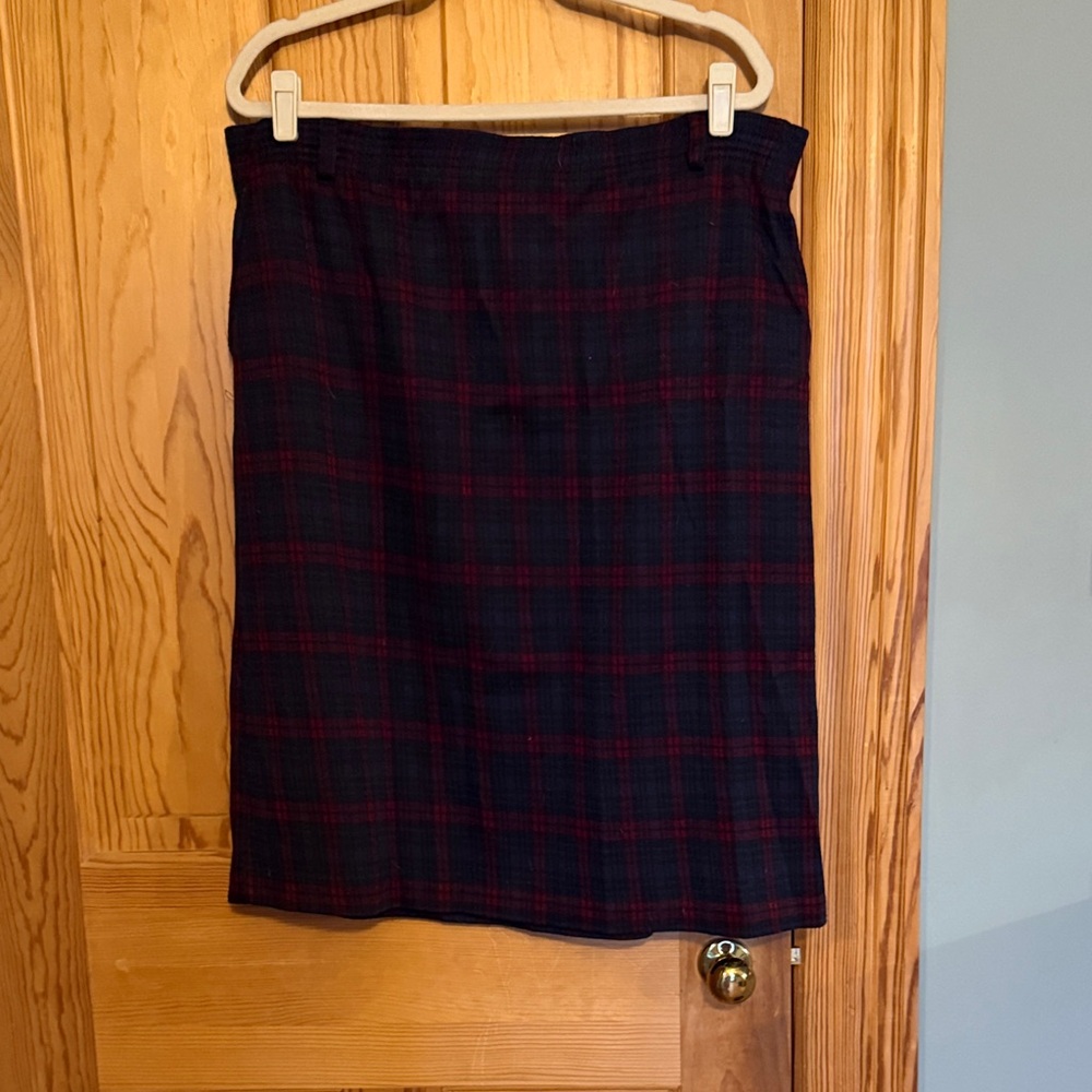 Vintage winter Plaid Women's Skirt in Navy and Red